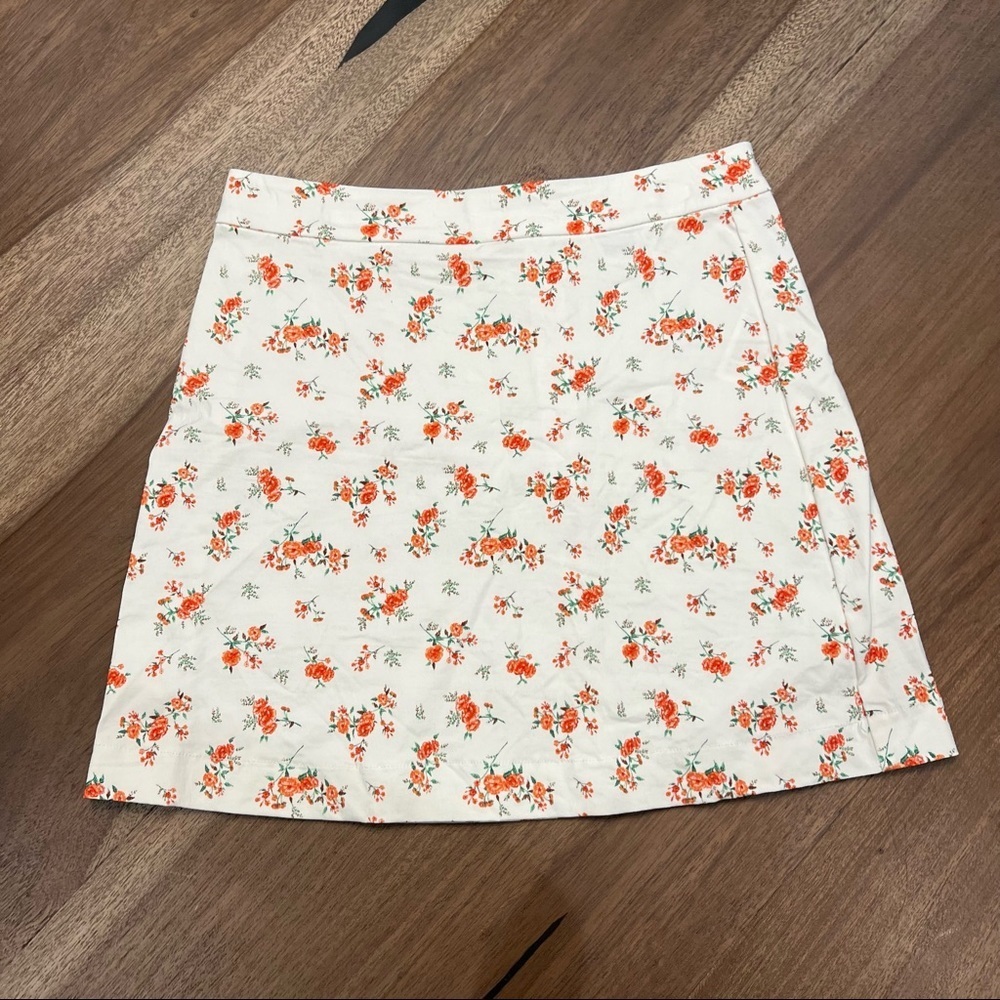 ☀️Forever 21 - White Floral Mini Skirt - M